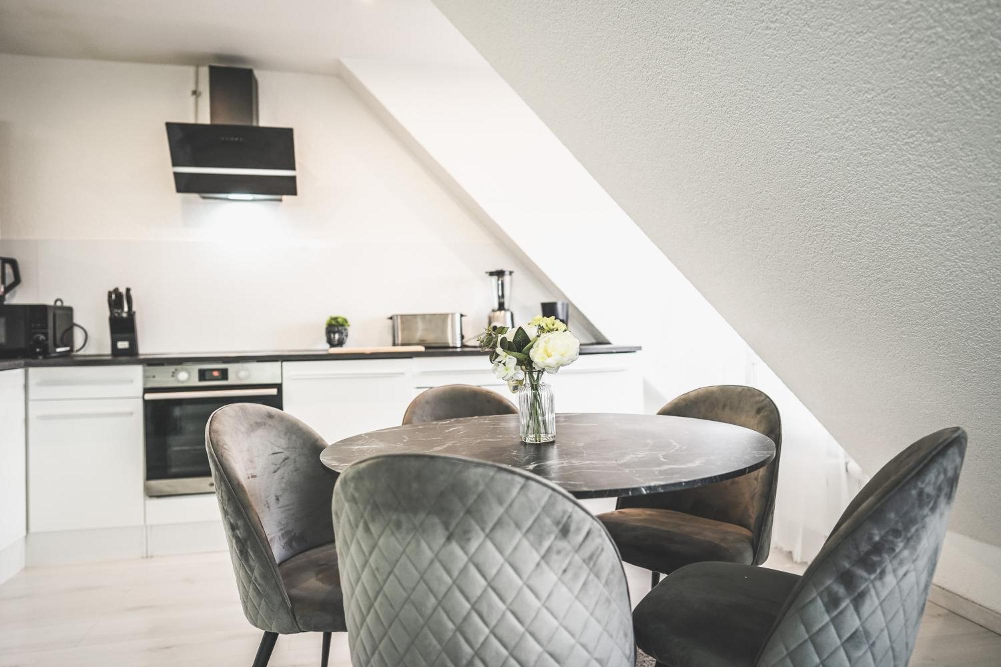 Luxus Maisonette Wohnung Am See, Wehome Premium Sankt Leon-Rot Dış mekan fotoğraf