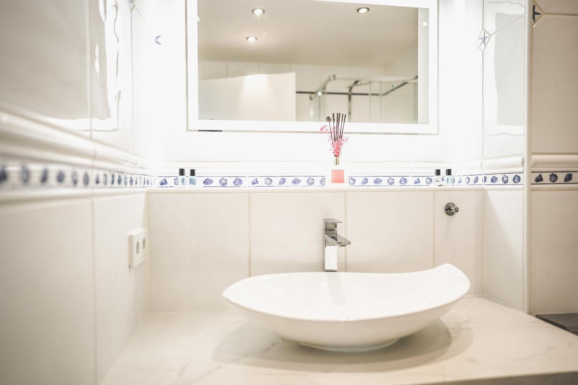 Luxus Maisonette Wohnung Am See, Wehome Premium Sankt Leon-Rot Dış mekan fotoğraf