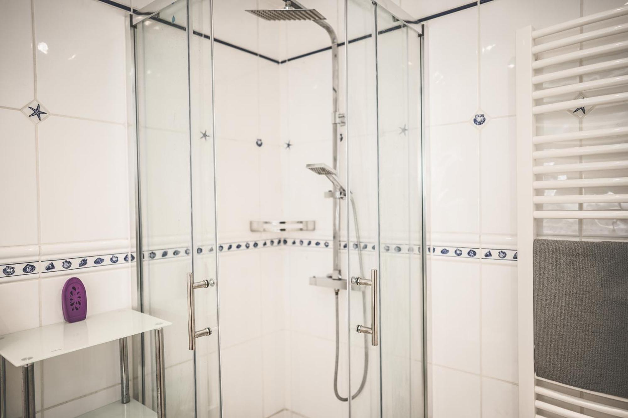 Luxus Maisonette Wohnung Am See, Wehome Premium Sankt Leon-Rot Dış mekan fotoğraf